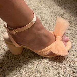 Brand New Women's Chunky Heeled Formal Shoe Size 8 peach